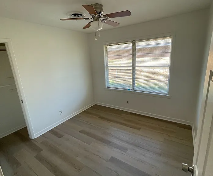 305 Midway Dr — Photo 13