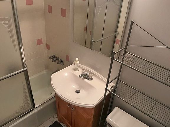5th image of 333 E 33rd St APT 3C