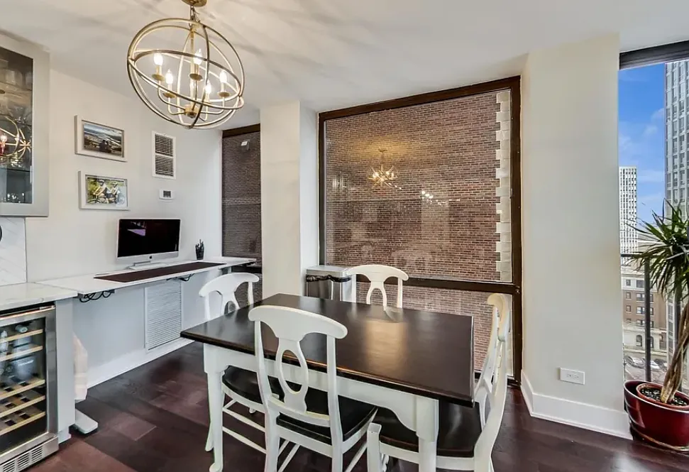 2 bed, 1100 sqft, $3,750 — Photo 3