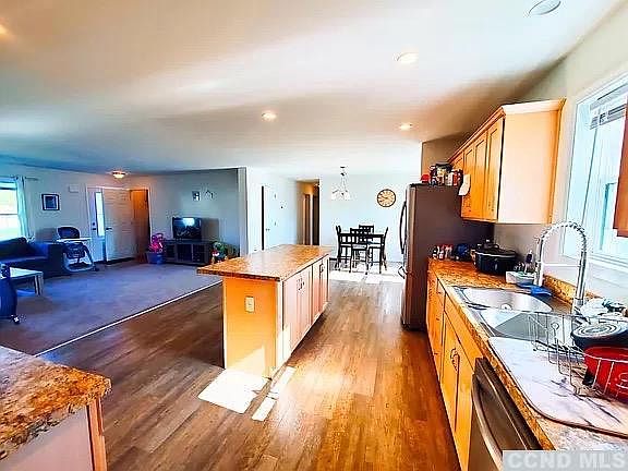 4th image of 318 Maryanne Avenue