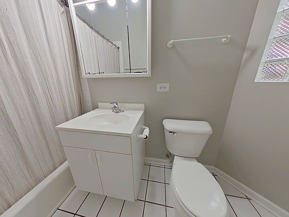 5th image of 721 W Briar Pl #723-1R