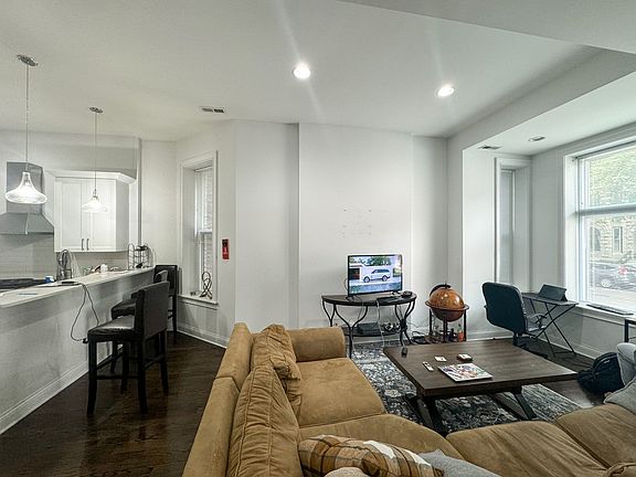 4th image of 2127 N Sheffield Ave #1
