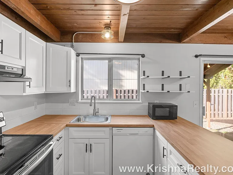 9957 SW Scott Ct — Photo 11