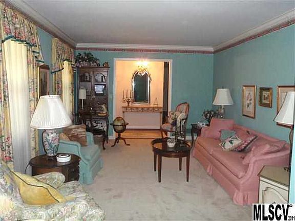 3rd image of 271 Falls Ave