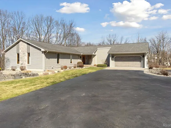 5074 Clarkston Rd, Clarkston, MI 48348
