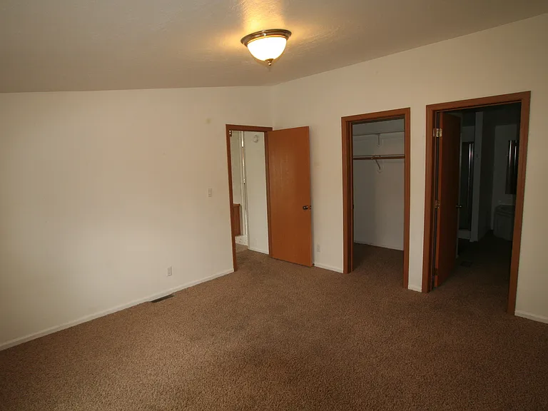 2709 Crab Tree St — Photo 8