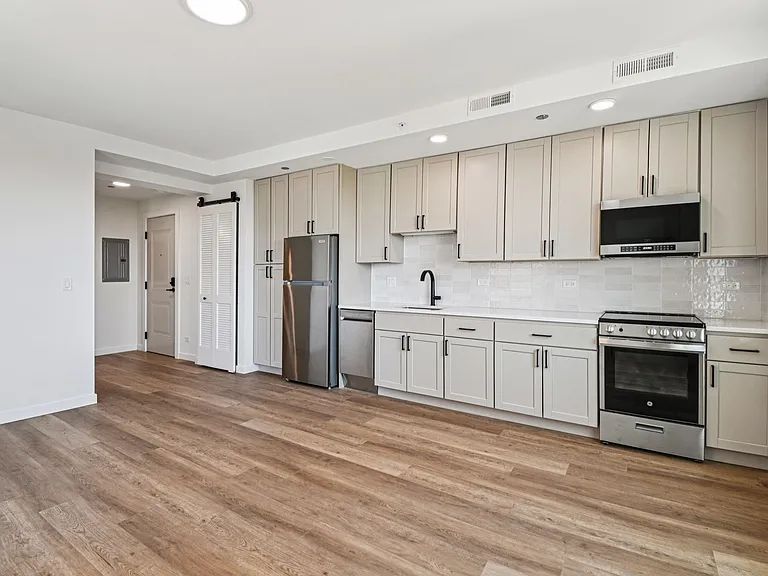 The Nest at Lincoln Park West — Photo 67