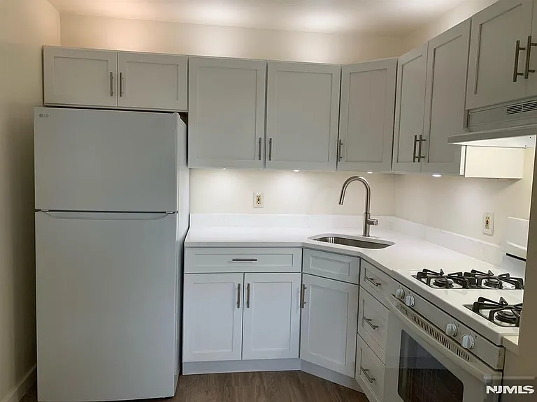 635 Ridge Rd #B — Photo 10