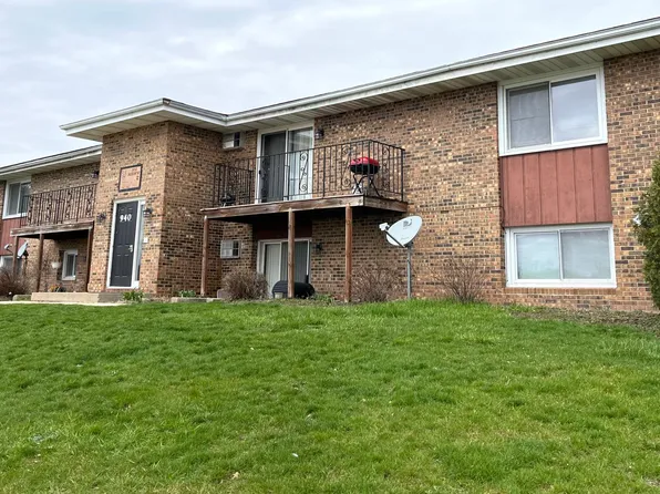 920 Meadows Dr #7, Freeport, IL 61032