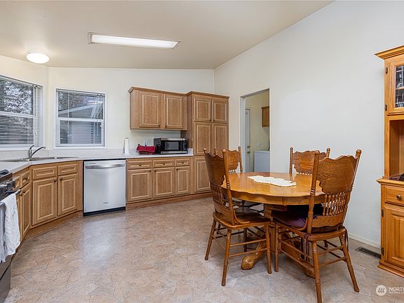 2nd image of 611 W Wynwood Drive