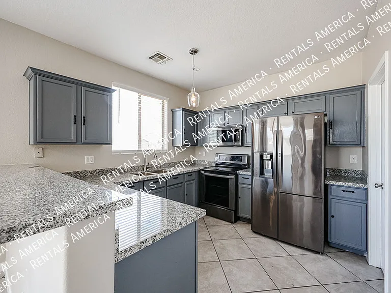 3825 S 60th Dr — Photo 12
