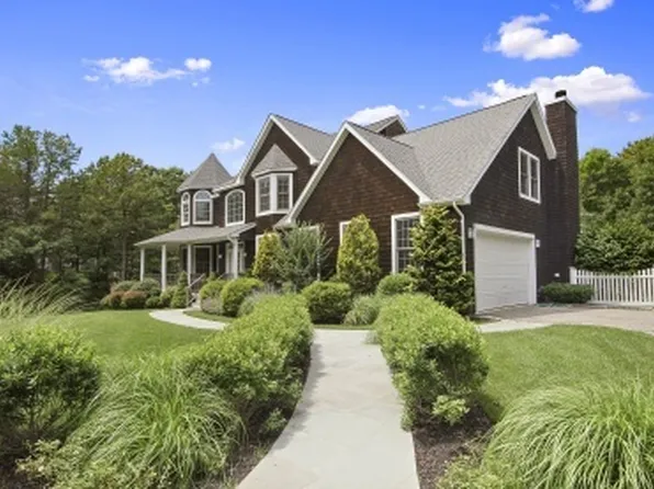 https://photos.zillowstatic.com/fp/be8a8404866a017572d592a6de386f20-p_e.webp