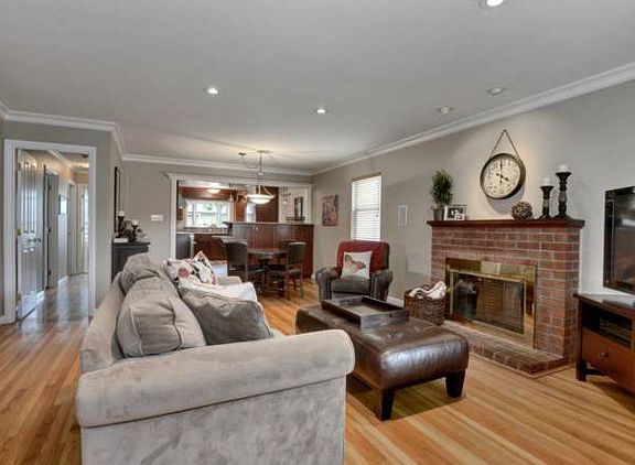 2nd image of 1462 Jeffery Ave