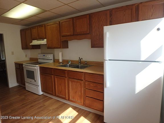 2nd image of 221 W Stoddard St