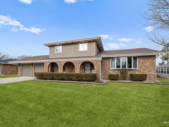 807 Maple Ln, Peotone, IL 60468