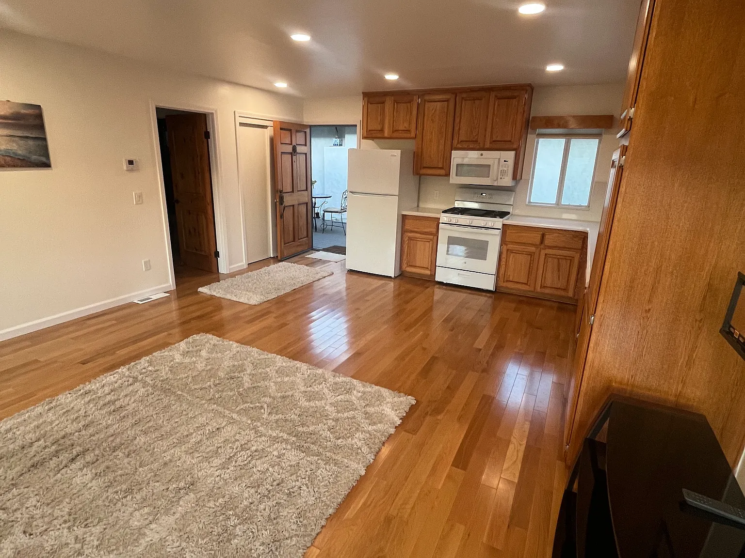 1736 Eucalyptus Ave — Photo 4