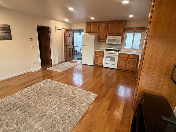 4th image of 1736 Eucalyptus Ave