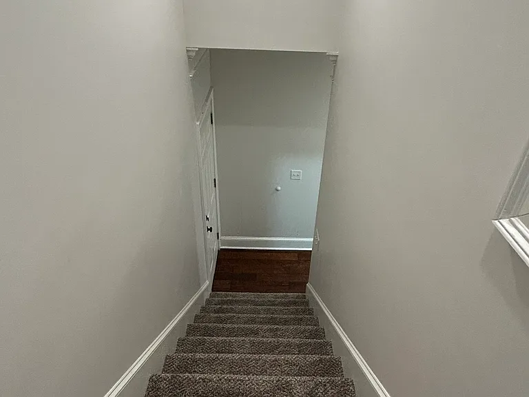 389 Chastain Cir — Photo 32