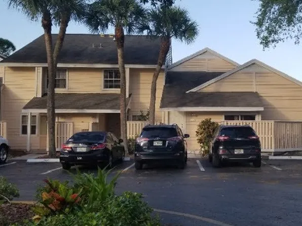 2084 Champions Way, Pompano Beach, FL 33068