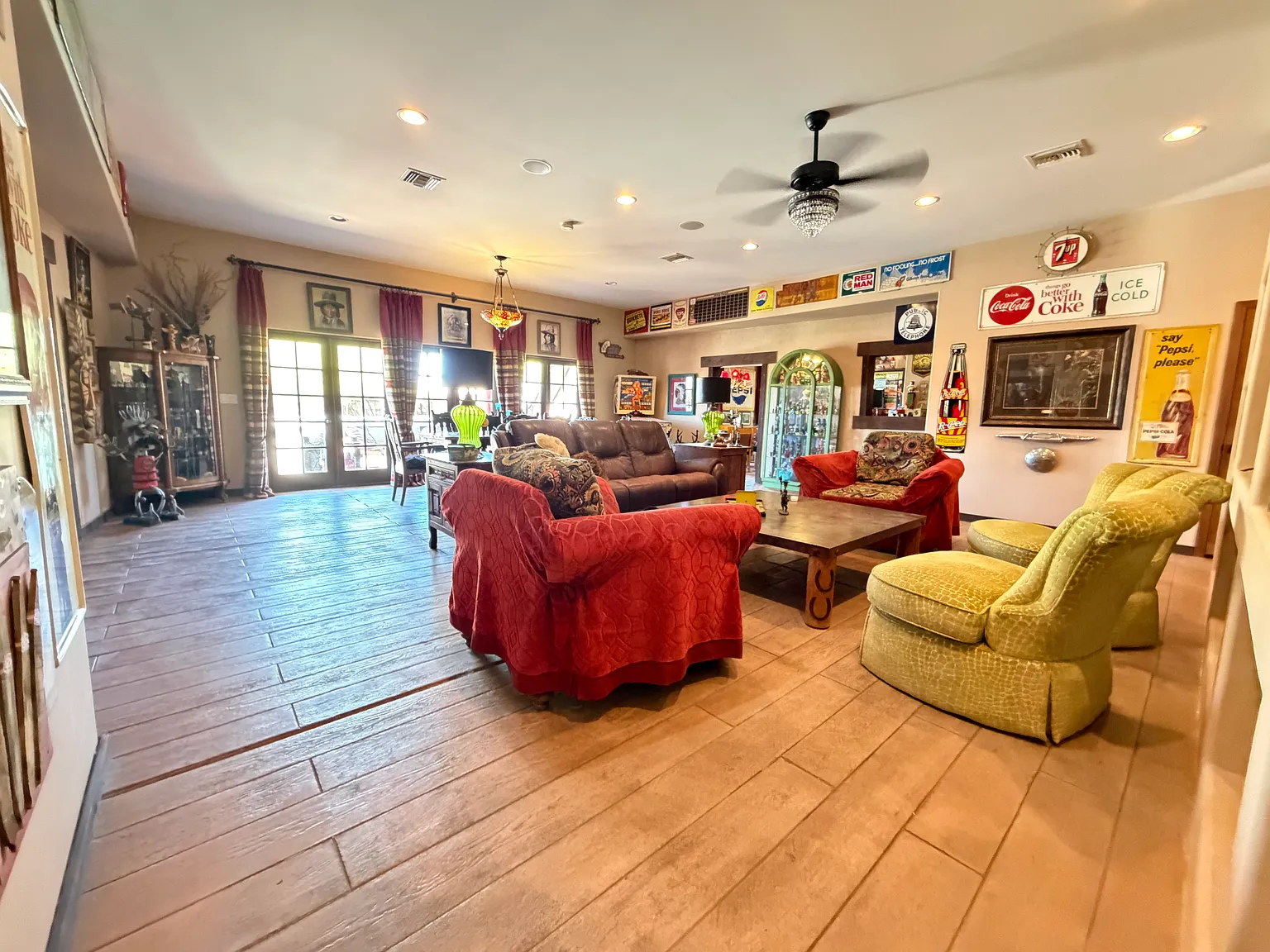 8 bed, 5000 sqft, $6,900 — Photo 3