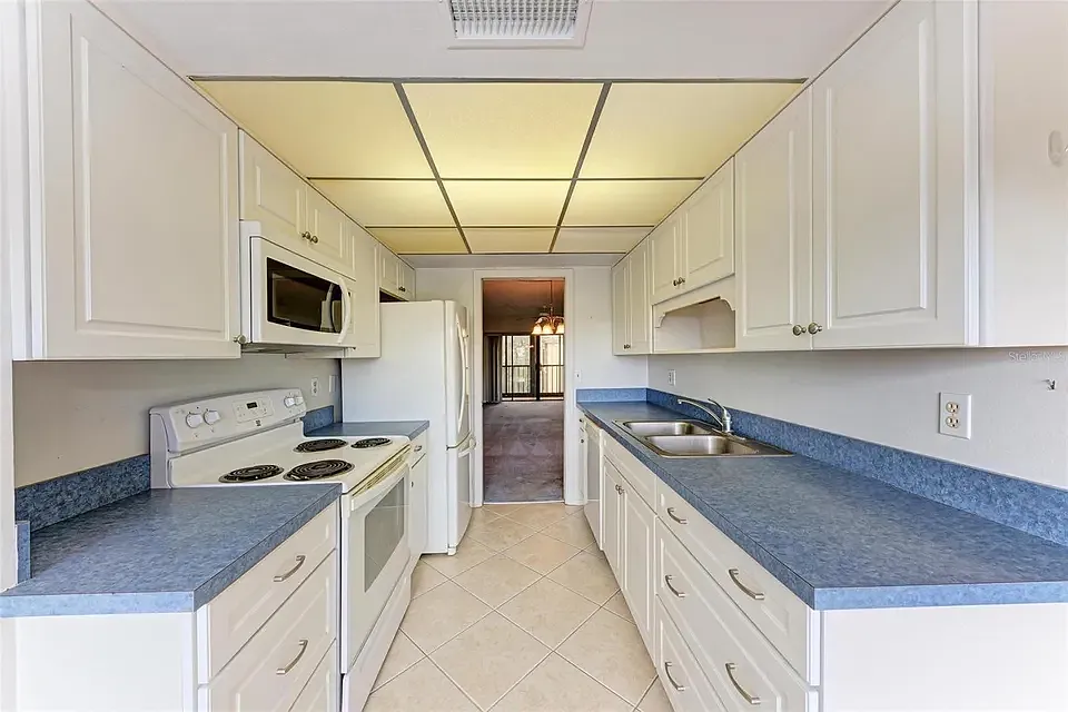 2 bed, 1001 sqft, $1,850 — Photo 4
