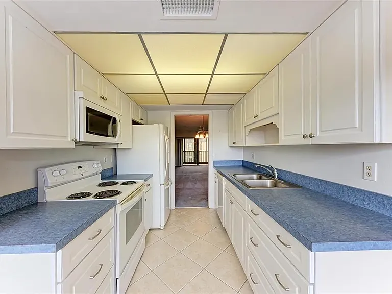 505 30th Ave W #E407 — Photo 4