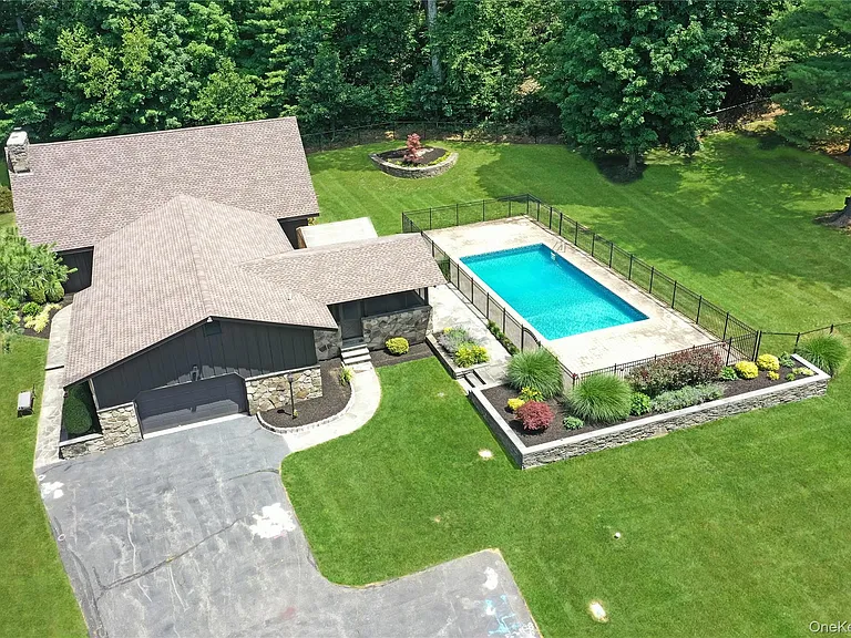 475 N Riverside Rd — Photo 45