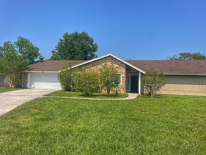 1st image of 419 Holiday Hill Cir W