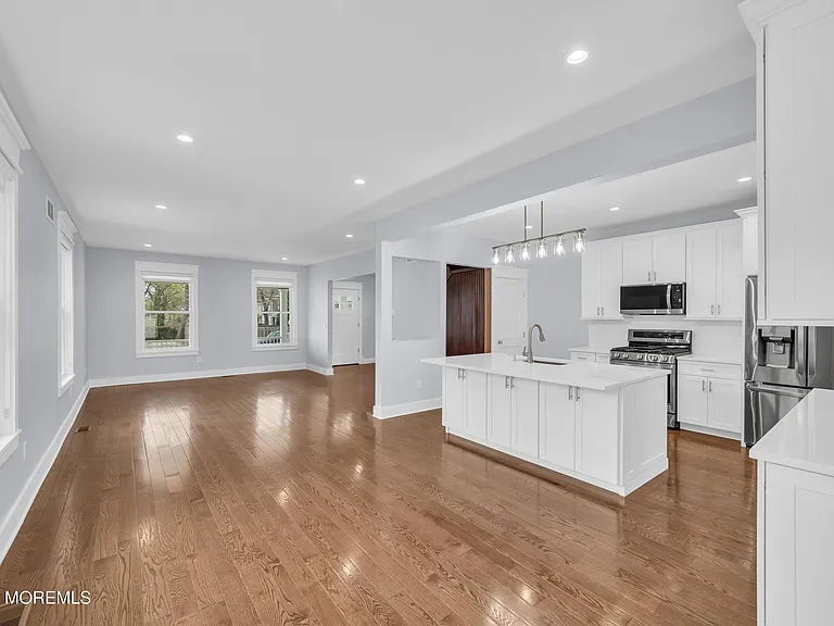 83 Pearl St — Photo 1