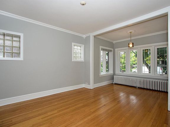 2nd image of 2545 W Hutchinson St