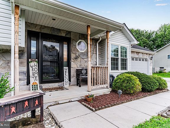 4th image of 118 Lodge Ln