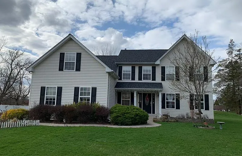 4 bed, 2406 sqft, $3,800 — Photo 2