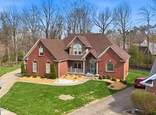 2707 Windsor Lakes Pkwy, Louisville, KY 40214