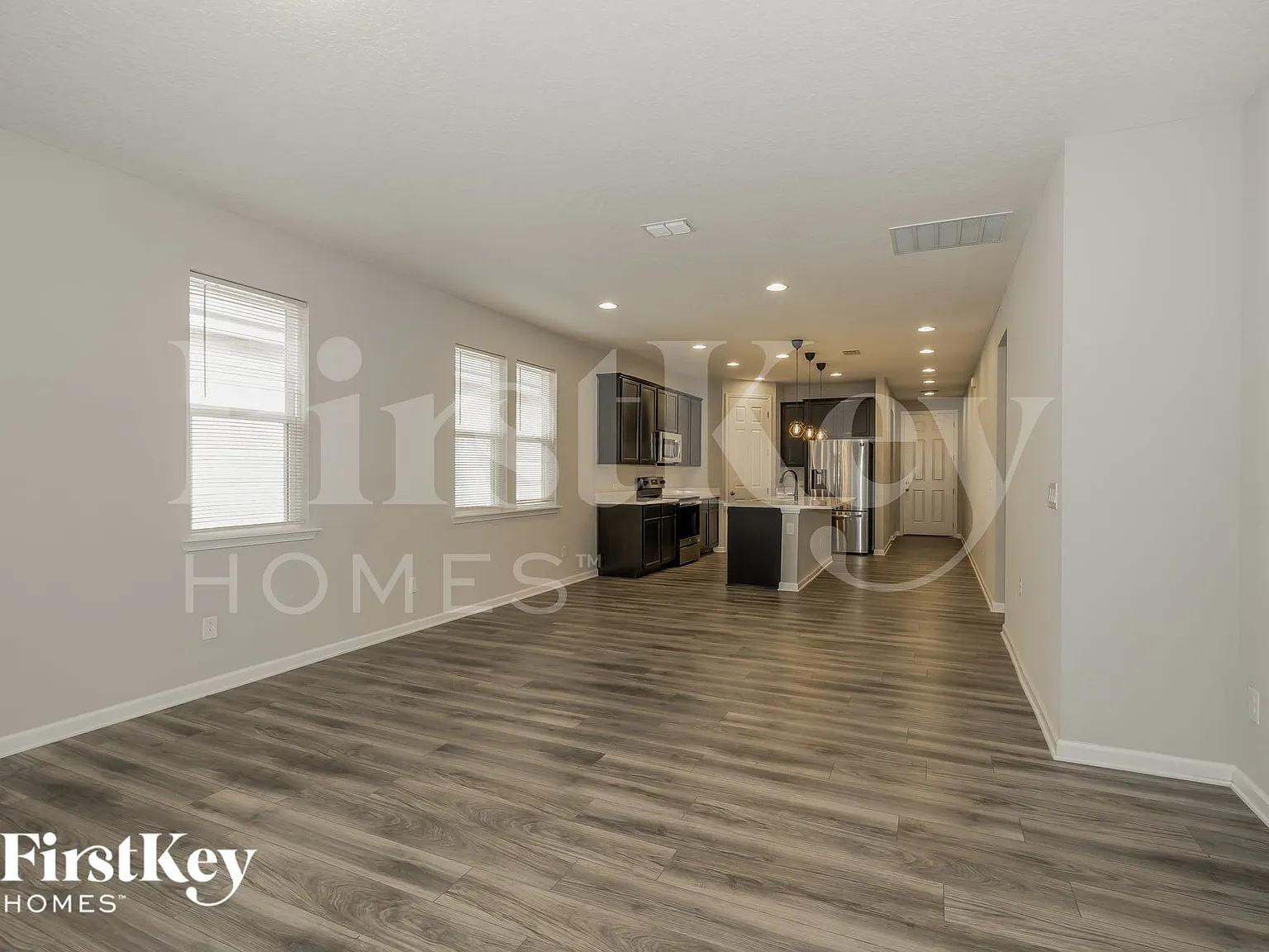 4 bed, 2.0 bath, 1816 sqft, $2,120 — Photo 4