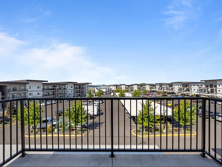 Columbia River Walk Apartments — Photo 32