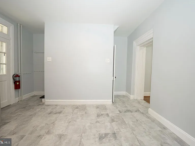 201 Dupont St — Photo 16