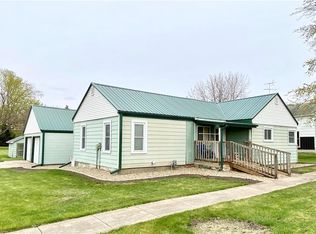 303 Clinton St, Brooklyn, IA 52211