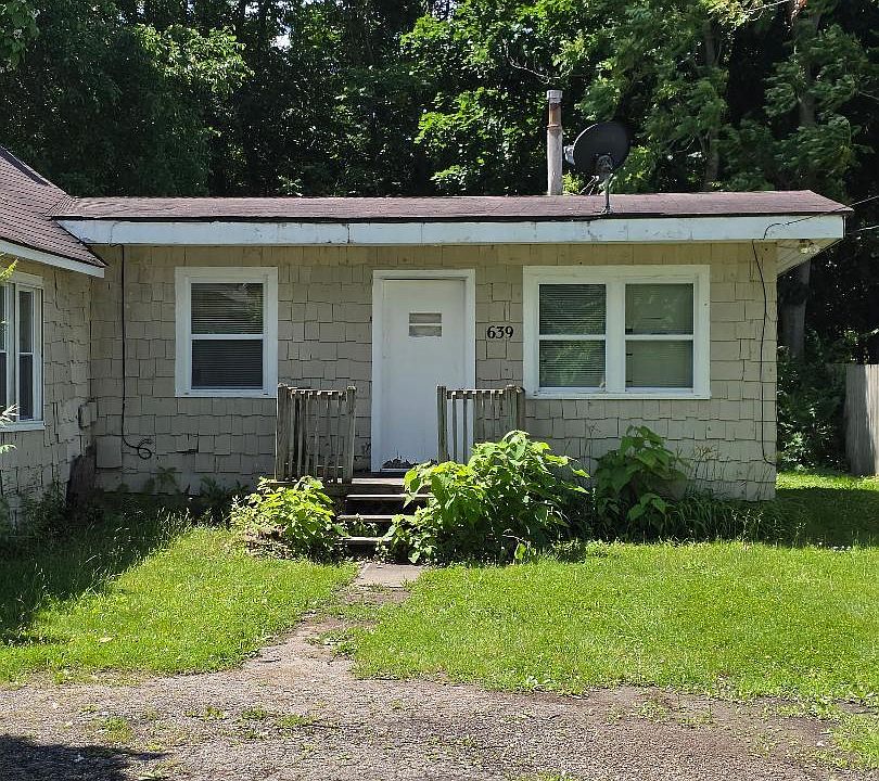 2nd image of 639 Heights Rd