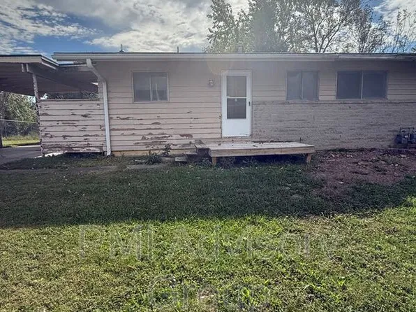 7114 SW Woodcroft Way, Topeka, KS 66619