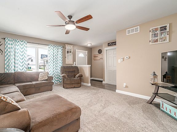 4th image of 527 Elizabeth Dr