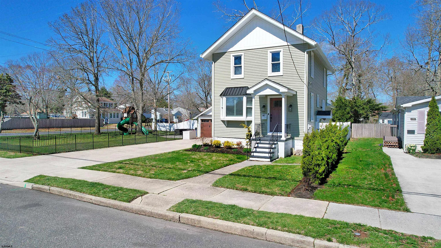 817 1st St photo 1