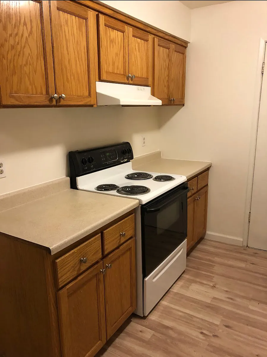 Building Photo - 825 E Brown Ave #201