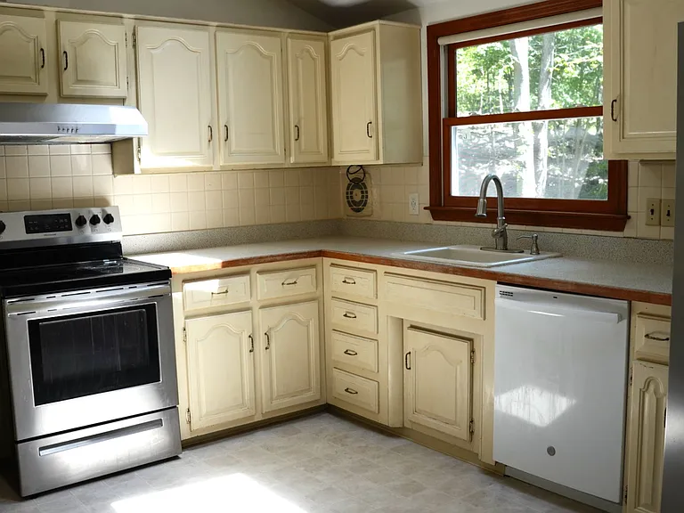 73 Moriarity Dr — Photo 5