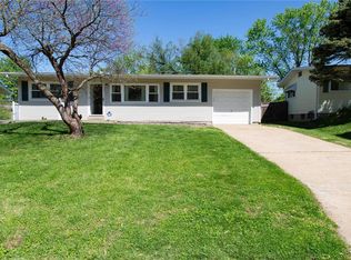 965 Dauphin Ln, Florissant, MO 63033