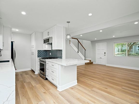 4th image of 162 Del Mar Shores Ter