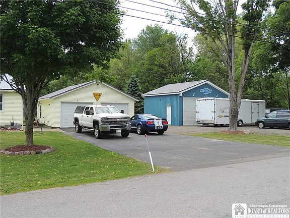 4th image of 257 Spring St