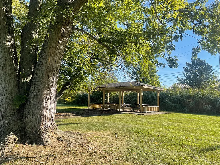Erie Shores — Photo 10