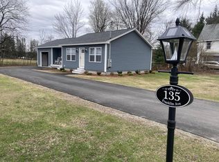 135 Franklin Ave, Farmington, ME 04938