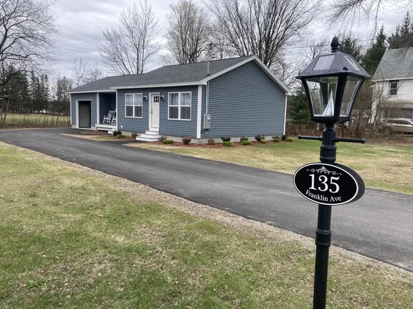 135 Franklin Avenue, Farmington, ME 04938