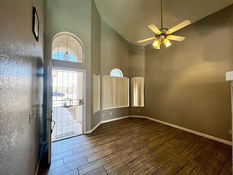 1631 N Garrett Dr — Photo 9